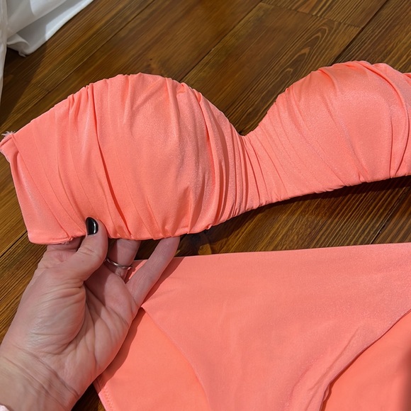 Bikini - Picture 2 of 2